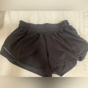 Lululemon Hotty Hot Low-Rise Lined Short 2.5